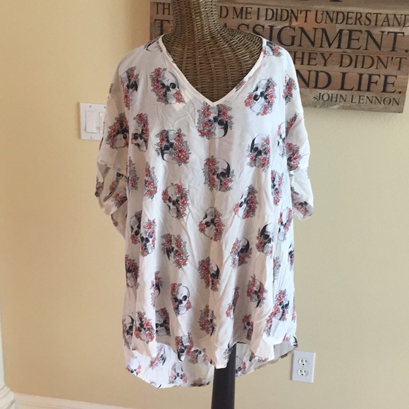 torrid Tops - NWT Torrid Skull and Flowers Open Back Tunic 3 3X